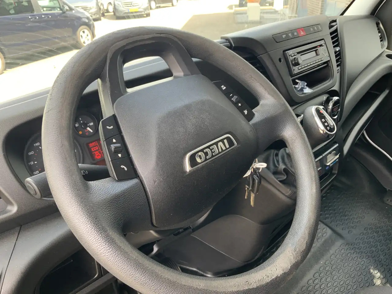 Iveco Daily 35C13 2.3 375 Automaat Koelmeubelbak Deuren Dag&Na - Frigorifik kamyonet: fotoğraf 3 Iveco Daily 35C13 2.3 375 Automaat Koelmeubelbak Deuren Dag&Na - Frigorifik kamyonet: fotoğraf 3