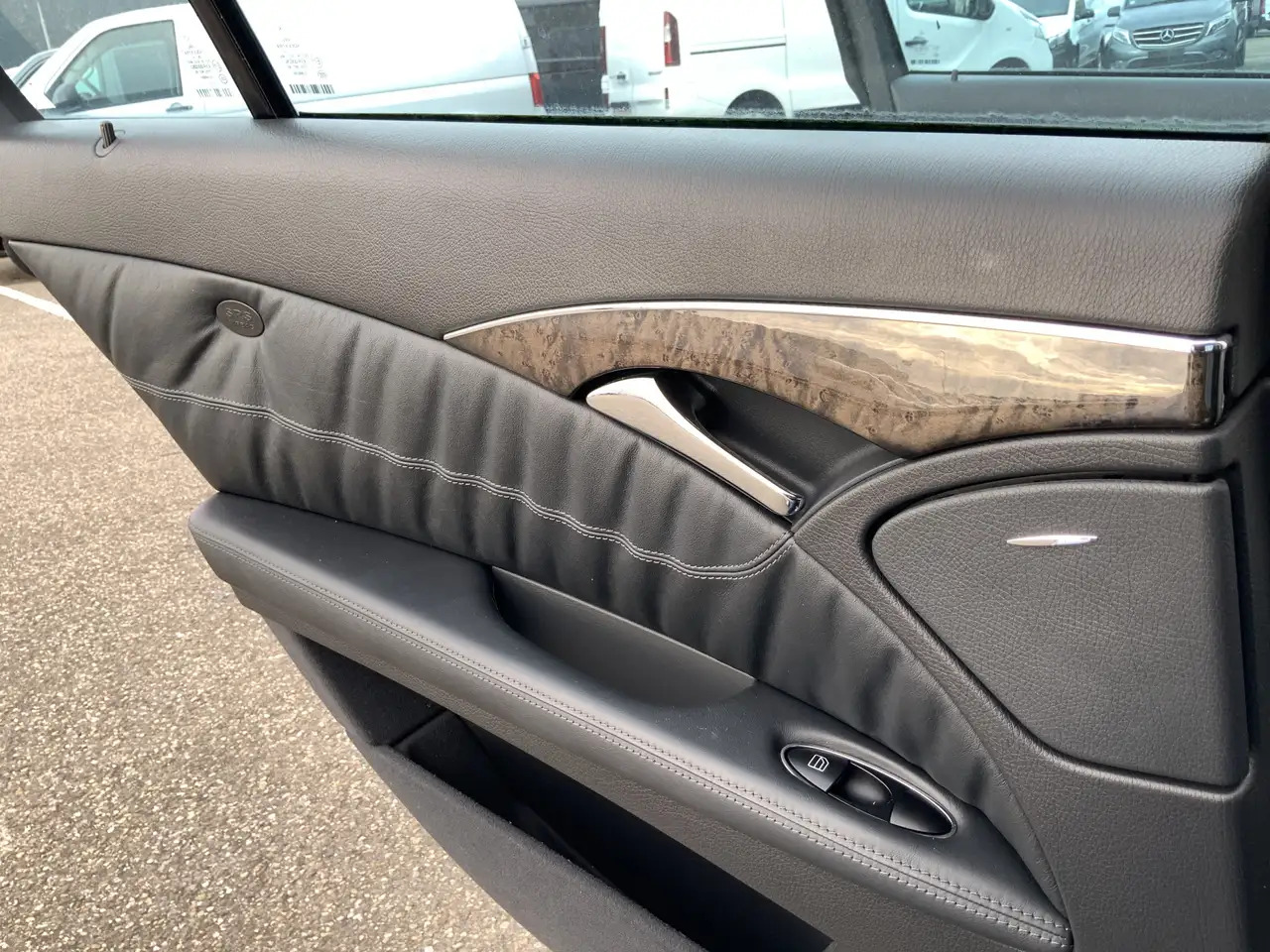 Mercedes-Benz E 500 Combi V8 Elegance 4-Matic airmatic,full option - Binek araba: fotoğraf 5 Mercedes-Benz E 500 Combi V8 Elegance 4-Matic airmatic,full option - Binek araba: fotoğraf 5