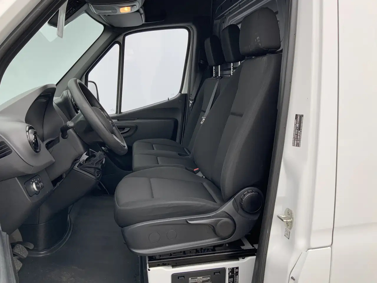 Mercedes-Benz Sprinter 314 2.2 CDI L2H2 Airco Camera Navi 3 Zits MBUX Sch - Panelvan: fotoğraf 4 Mercedes-Benz Sprinter 314 2.2 CDI L2H2 Airco Camera Navi 3 Zits MBUX Sch - Panelvan: fotoğraf 4