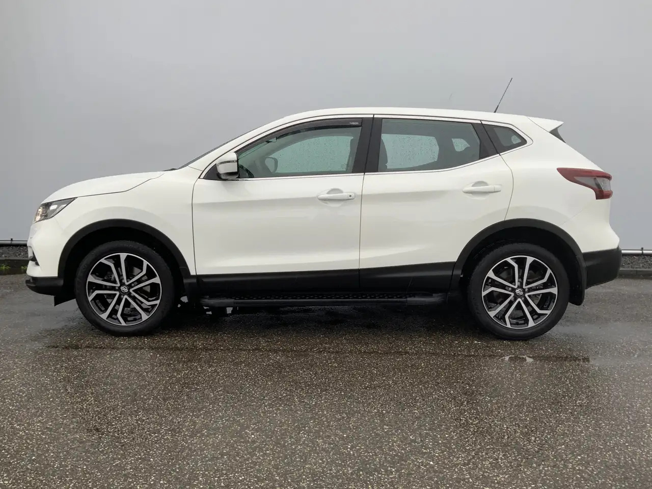 Nissan Qashqai 1.3 DIG-T Visia A SUV Airco Cruise Groot Scherm Na - SUV: fotoğraf 4 Nissan Qashqai 1.3 DIG-T Visia A SUV Airco Cruise Groot Scherm Na - SUV: fotoğraf 4