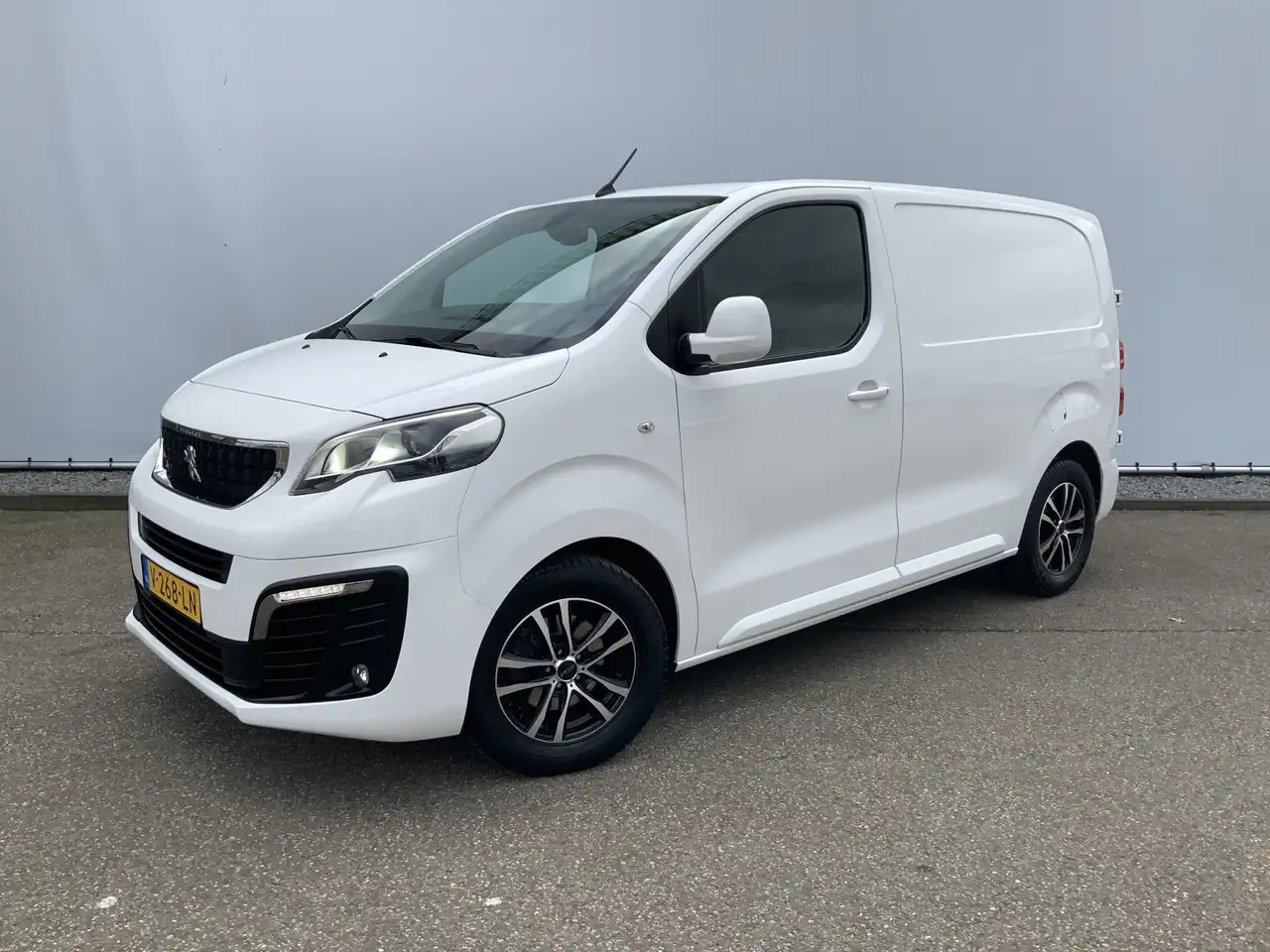 Peugeot Expert 227C 2.0 BlueHDI 150 Premium Pack Airco Cruise Cam - Panelvan: fotoğraf 1 Peugeot Expert 227C 2.0 BlueHDI 150 Premium Pack Airco Cruise Cam - Panelvan: fotoğraf 1