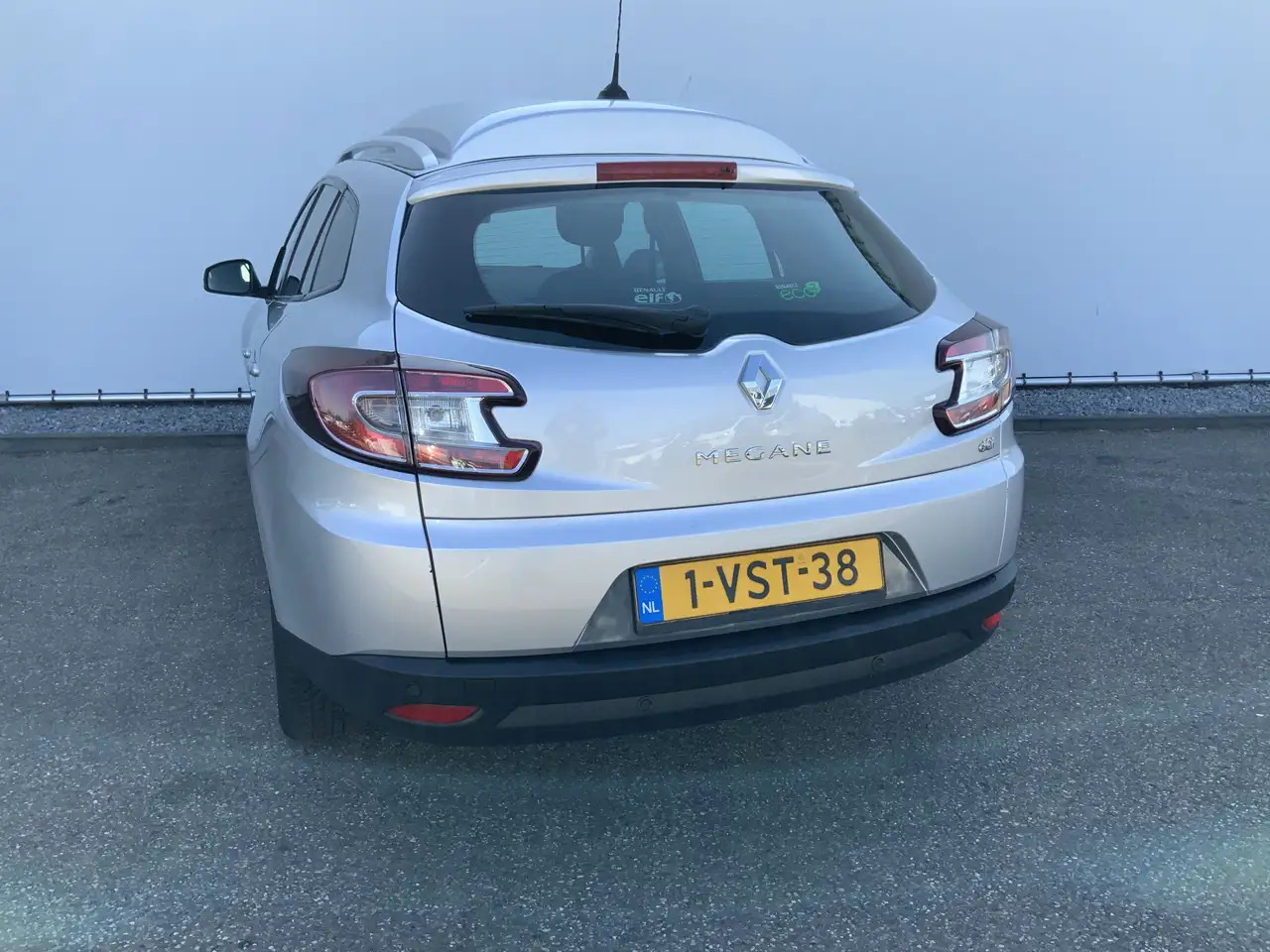 Renault Megane 1.5 dCi Expression Airco Navi Grijs Kenteken Euro - Binek araba: fotoğraf 2 Renault Megane 1.5 dCi Expression Airco Navi Grijs Kenteken Euro - Binek araba: fotoğraf 2