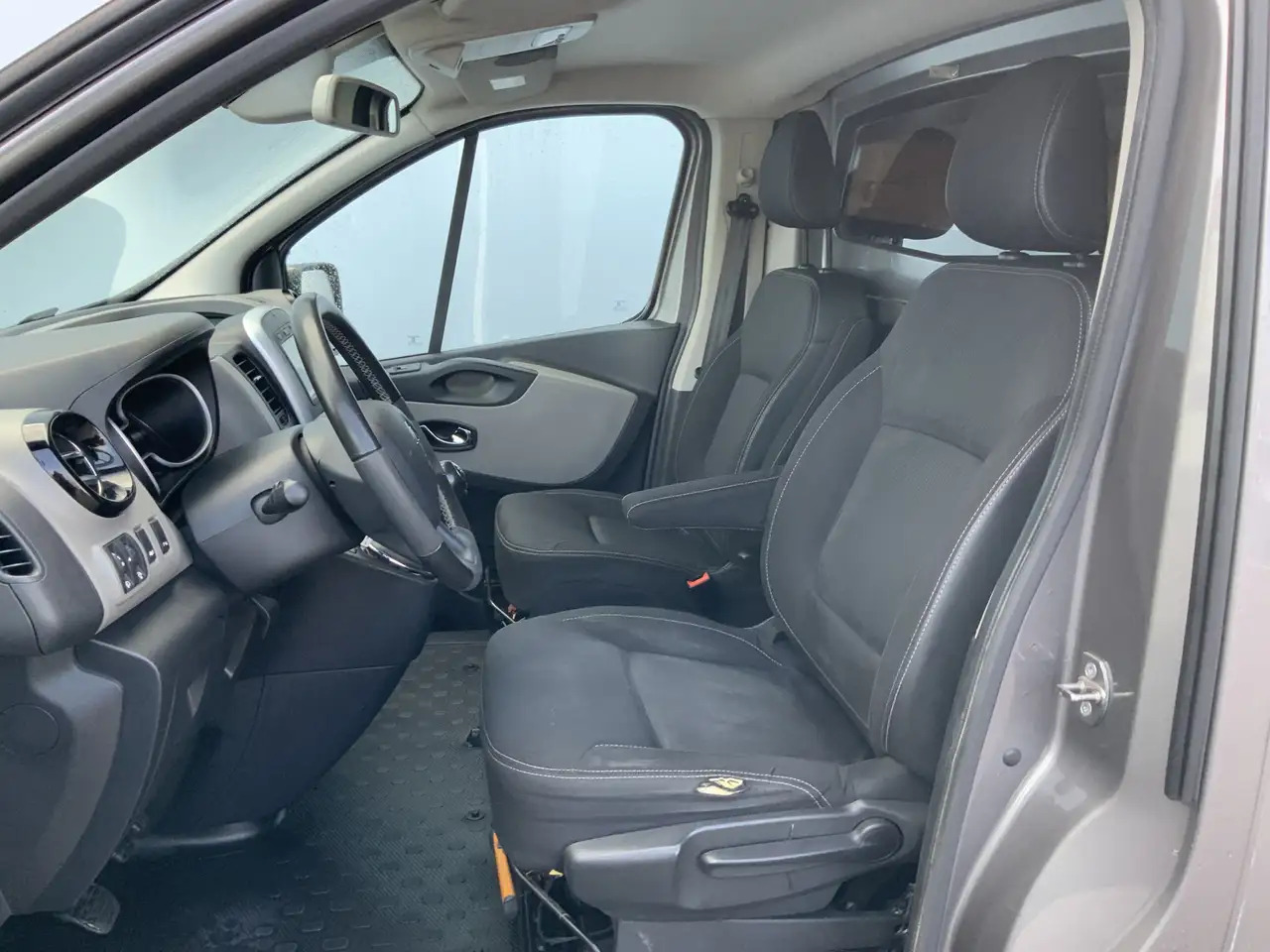 Renault Trafic 1.6 dCi T29 L2H1 DC Comfort Energy Airco Cruise Na - Panelvan: fotoğraf 4 Renault Trafic 1.6 dCi T29 L2H1 DC Comfort Energy Airco Cruise Na - Panelvan: fotoğraf 4
