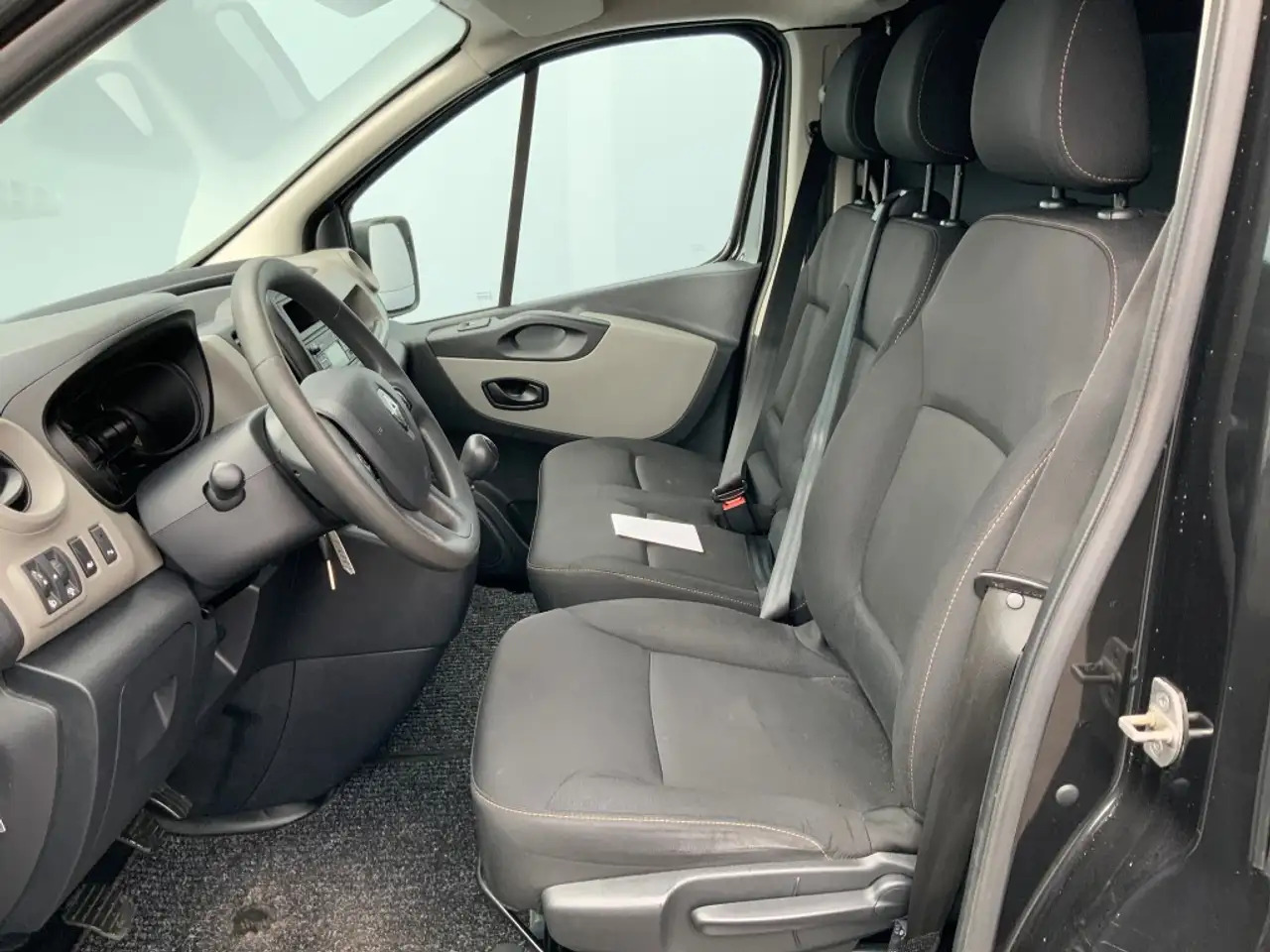 Renault Trafic 1.6 dCi T29 L2H2 Comfort Energy Airco Cruise 3 Zit - Panelvan: fotoğraf 5 Renault Trafic 1.6 dCi T29 L2H2 Comfort Energy Airco Cruise 3 Zit - Panelvan: fotoğraf 5