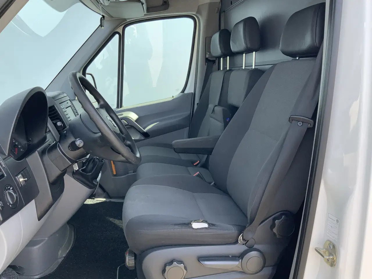 Volkswagen Crafter 35 2.0 TDI L1H1 Airco Cruise 3 Zits Trekhaak 2000 - Panelvan: fotoğraf 4 Volkswagen Crafter 35 2.0 TDI L1H1 Airco Cruise 3 Zits Trekhaak 2000 - Panelvan: fotoğraf 4