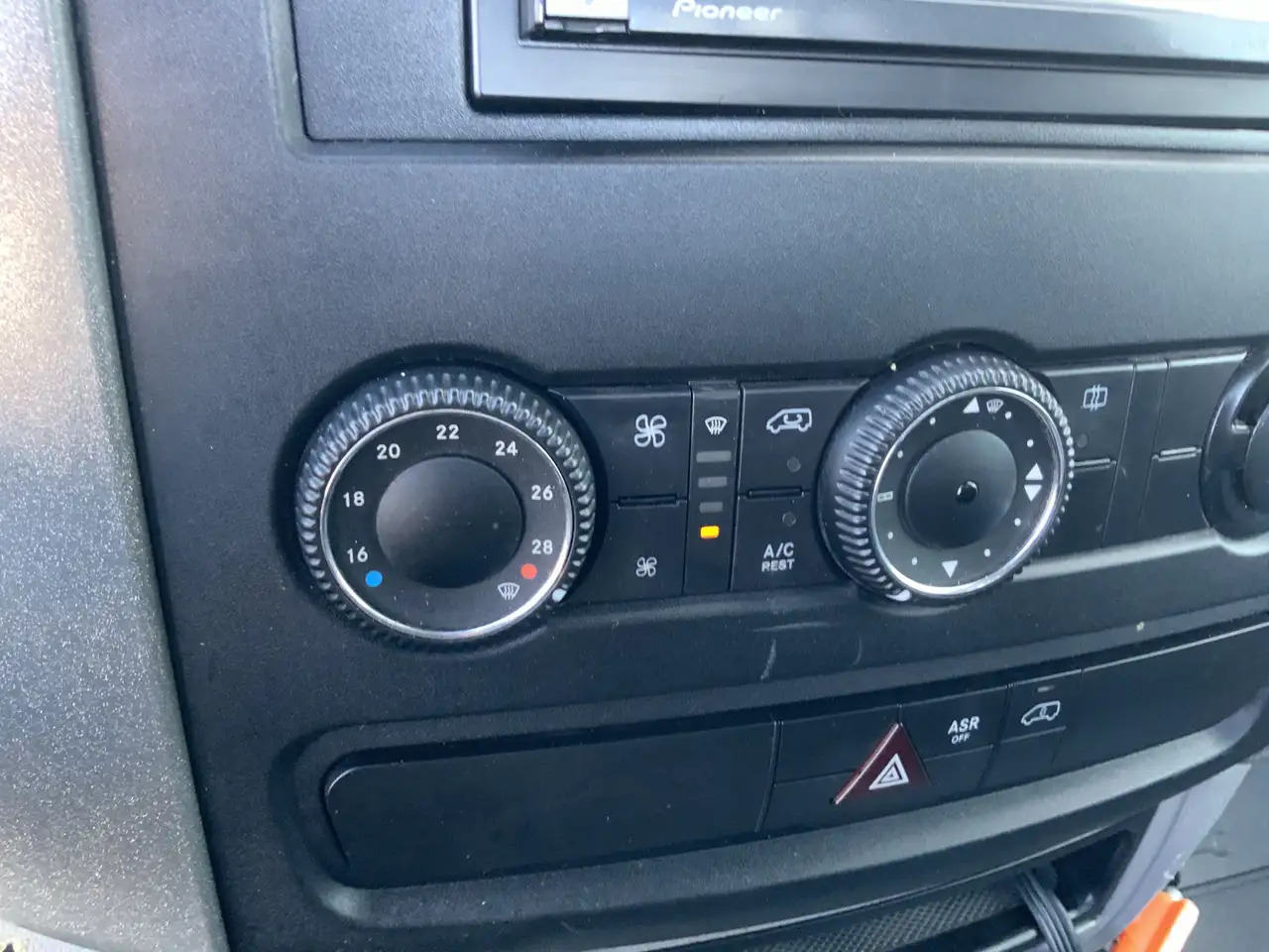 Volkswagen Crafter 50 2.0 TDI L2H1Pick Up Airco Cruise Trekhaak 3500 - Açık kasa kamyonet: fotoğraf 5 Volkswagen Crafter 50 2.0 TDI L2H1Pick Up Airco Cruise Trekhaak 3500 - Açık kasa kamyonet: fotoğraf 5