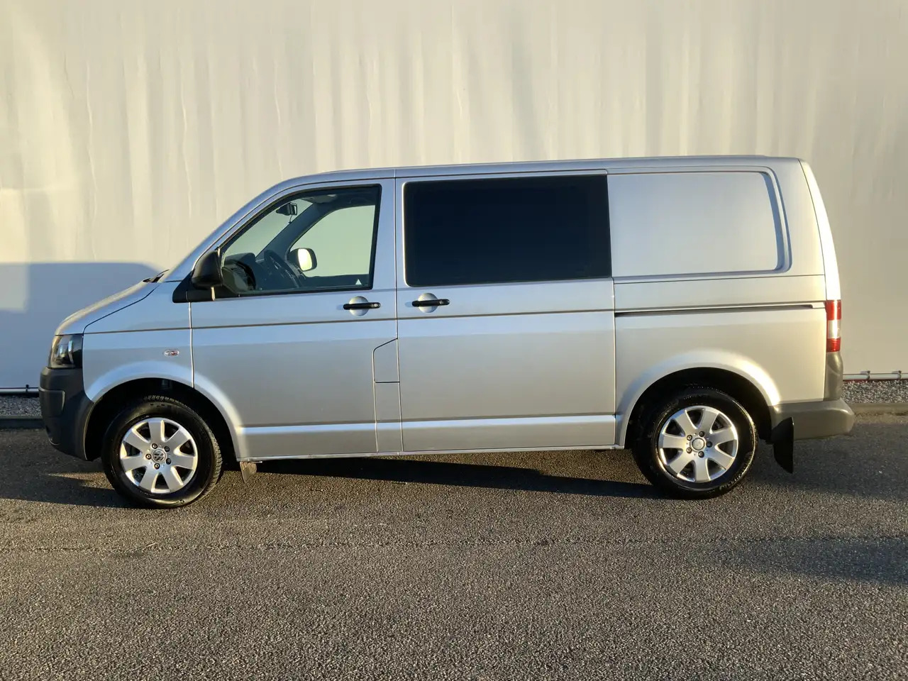 Volkswagen T5 Transporter 2.0 L1H2 Benzine Airco Navi Dub Schuifdeuren Leer - Panelvan: fotoğraf 3 Volkswagen T5 Transporter 2.0 L1H2 Benzine Airco Navi Dub Schuifdeuren Leer - Panelvan: fotoğraf 3