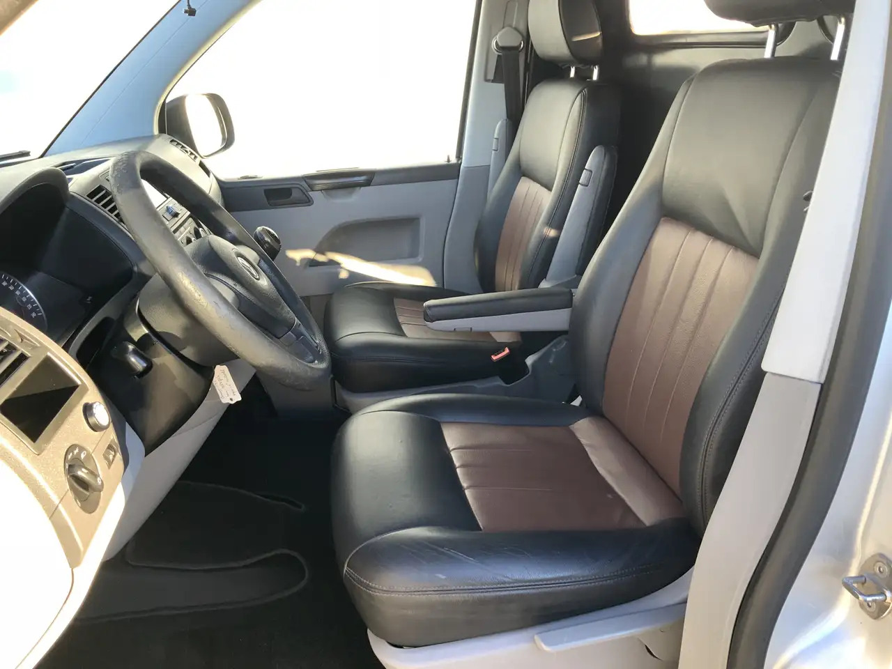 Volkswagen T5 Transporter 2.0 L1H2 Benzine Airco Navi Dub Schuifdeuren Leer - Panelvan: fotoğraf 4 Volkswagen T5 Transporter 2.0 L1H2 Benzine Airco Navi Dub Schuifdeuren Leer - Panelvan: fotoğraf 4