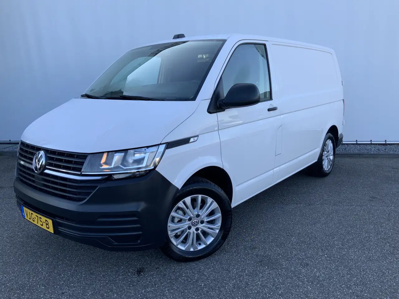 Volkswagen T6.1 Transporter 2.0 TDI L1H1 26 Economy Business Airco Cruise 3 Zi - Panelvan: fotoğraf 1 Volkswagen T6.1 Transporter 2.0 TDI L1H1 26 Economy Business Airco Cruise 3 Zi - Panelvan: fotoğraf 1