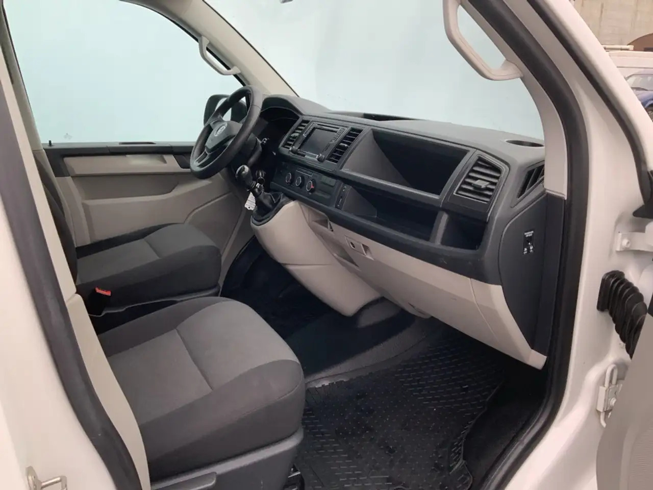 Volkswagen T6 Transporter 2.0 TDI L1H1 Comfortline Airco Navi Trekhaak 2200 - Panelvan: fotoğraf 5 Volkswagen T6 Transporter 2.0 TDI L1H1 Comfortline Airco Navi Trekhaak 2200 - Panelvan: fotoğraf 5