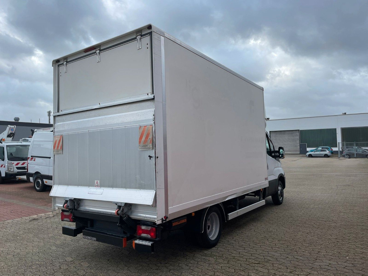Iveco Daily Koffer 4.2m Ladebordwand Dhollandia Klima - Kapalı kasa kamyonet: fotoğraf 4 Iveco Daily Koffer 4.2m Ladebordwand Dhollandia Klima - Kapalı kasa kamyonet: fotoğraf 4