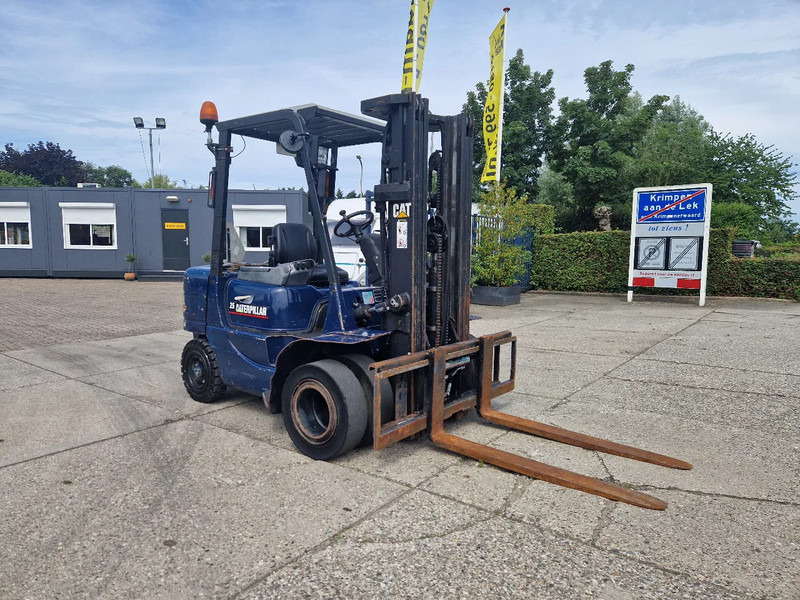 Caterpillar DP25K met breed vorkenbord - Dizel forklift: fotoğraf 2 Caterpillar DP25K met breed vorkenbord - Dizel forklift: fotoğraf 2