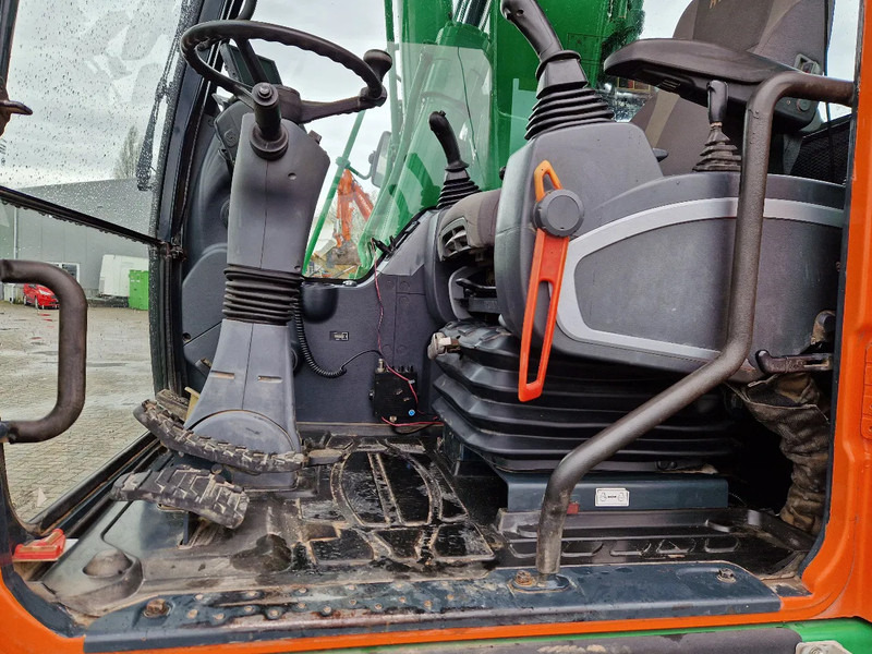 Tekerlekli ekskavatör Hyundai Robex 160W-9A met 6-cilinder Cummins motor: fotoğraf 6