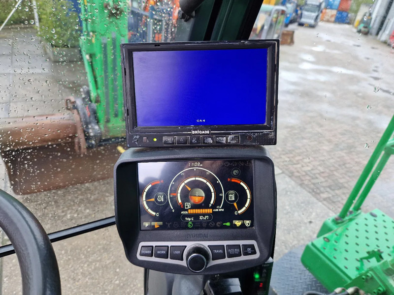 Tekerlekli ekskavatör Hyundai Robex 160W-9A met 6-cilinder Cummins motor: fotoğraf 10