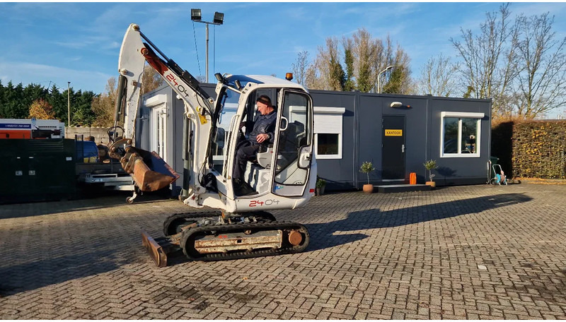 WACKER NEUSON 2404RD kan op een (berg)helling draaien - Mini ekskavatör: fotoğraf 2 WACKER NEUSON 2404RD kan op een (berg)helling draaien - Mini ekskavatör: fotoğraf 2