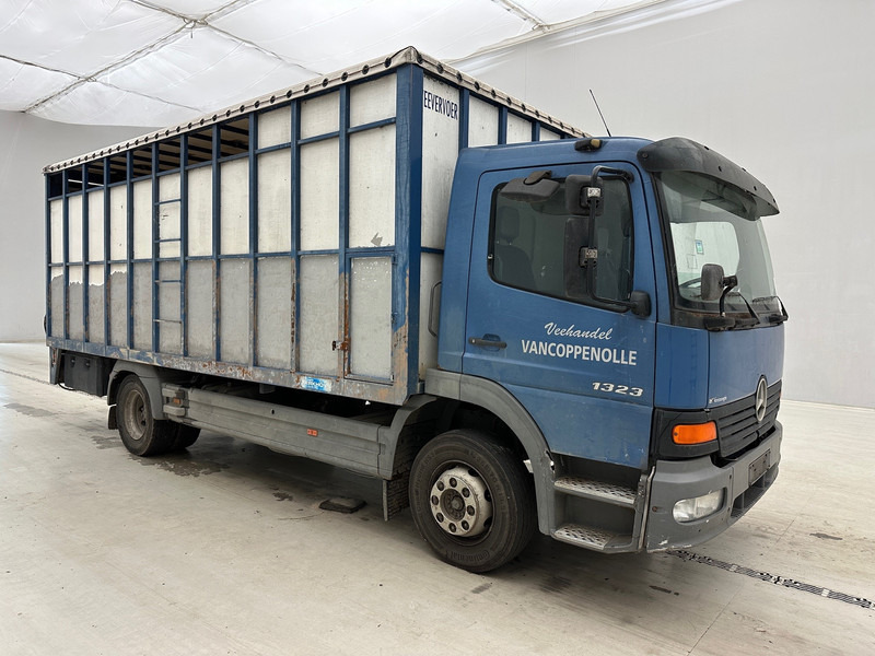 Mercedes-Benz Atego 1323 - Hayvan nakil aracı kamyon: fotoğraf 3 Mercedes-Benz Atego 1323 - Hayvan nakil aracı kamyon: fotoğraf 3
