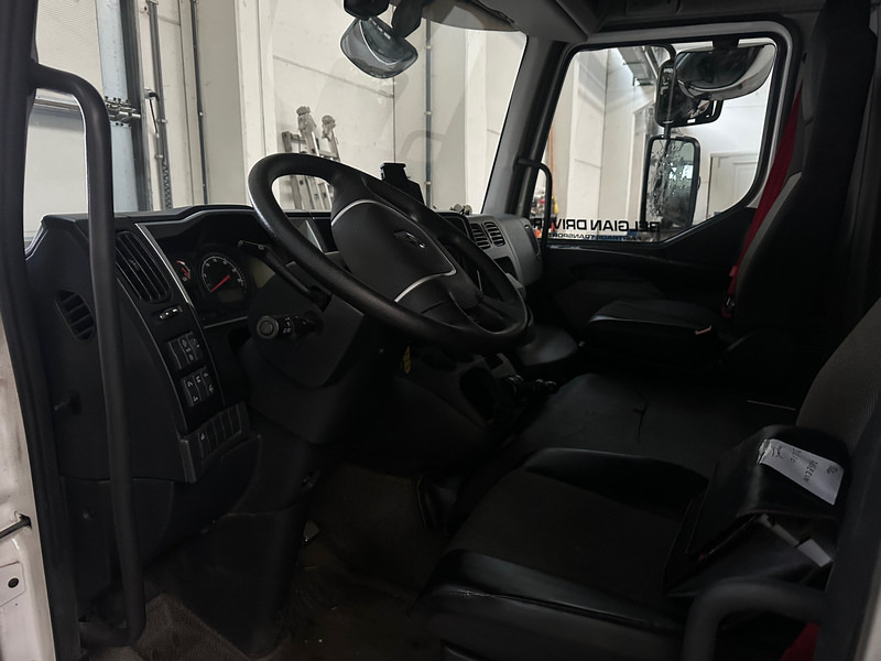 Renault D240 - Kapalı kasa kamyon: fotoğraf 5 Renault D240 - Kapalı kasa kamyon: fotoğraf 5