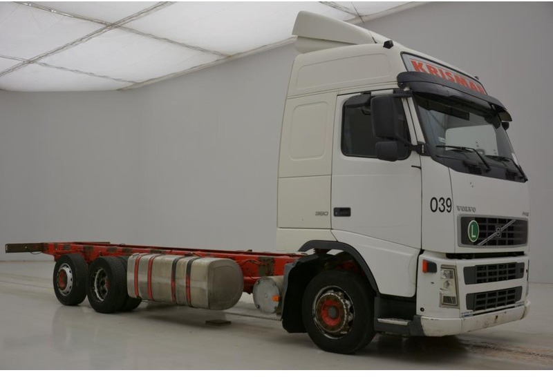 Volvo FH12.380 - 6x2 Globetrotter - Şasi kamyon: fotoğraf 2 Volvo FH12.380 - 6x2 Globetrotter - Şasi kamyon: fotoğraf 2