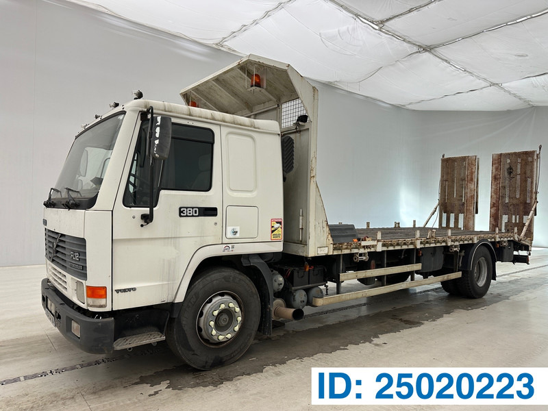 Volvo FL12.380 - Araba taşıyıcı kamyon: fotoğraf 1 Volvo FL12.380 - Araba taşıyıcı kamyon: fotoğraf 1