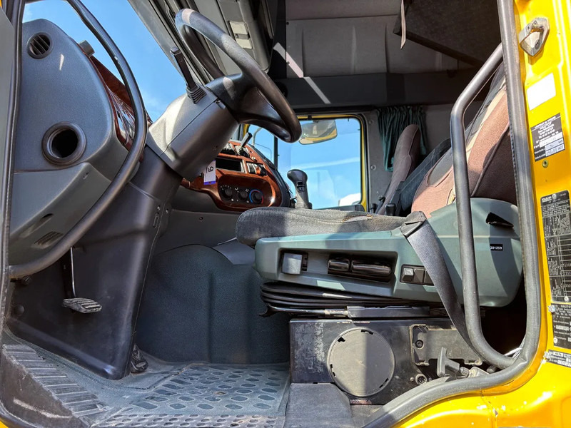 DAF XF 95.530 6X4 Super Spacecab Steelsuspension Manual geabox Euro 3 - Çekici: fotoğraf 5 DAF XF 95.530 6X4 Super Spacecab Steelsuspension Manual geabox Euro 3 - Çekici: fotoğraf 5