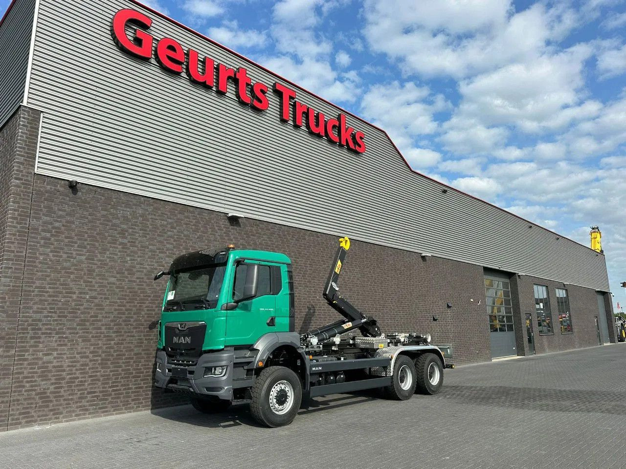 MAN TGS 33.480 6X6 HYVA LIFT 26-55-S HAAKARM / ABROL - Kancalı yükleyici kamyon: fotoğraf 2 MAN TGS 33.480 6X6 HYVA LIFT 26-55-S HAAKARM / ABROL - Kancalı yükleyici kamyon: fotoğraf 2