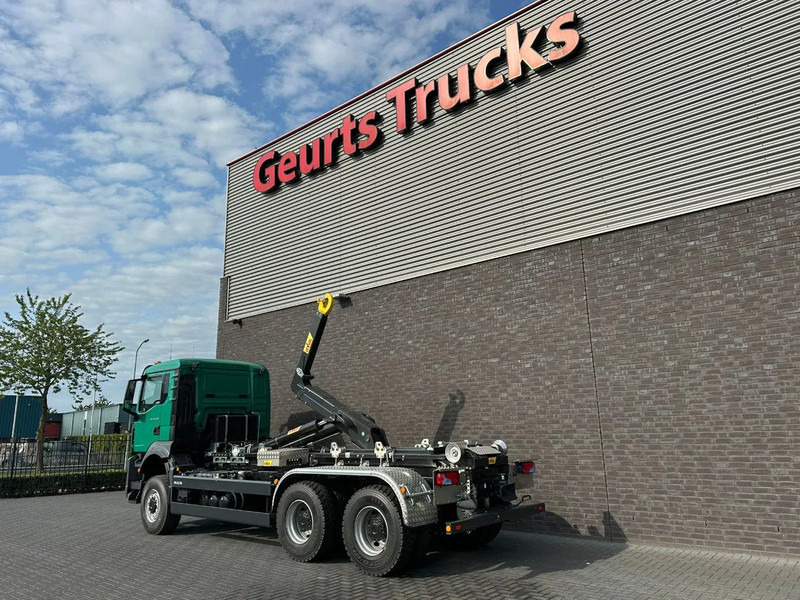 MAN TGS 33.480 6X6 HYVA LIFT 26-55-S HAAKARM / ABROLLKIPPER/ HOOKLIFT (NIEUWE/ NEU/ NEW) - Kancalı yükleyici kamyon: fotoğraf 3 MAN TGS 33.480 6X6 HYVA LIFT 26-55-S HAAKARM / ABROLLKIPPER/ HOOKLIFT (NIEUWE/ NEU/ NEW) - Kancalı yükleyici kamyon: fotoğraf 3