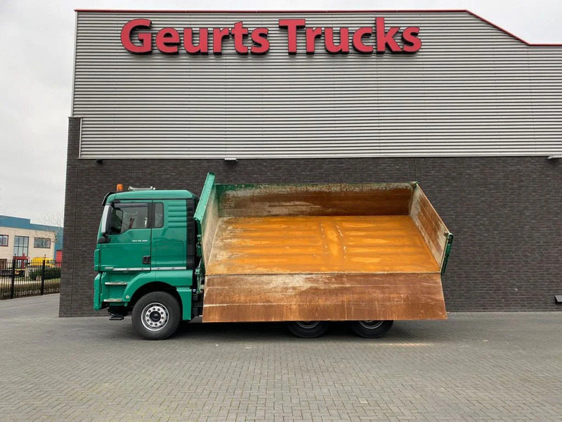 MAN TGX 26.560 6X4 BB + 3 ZIJDIGE KIPPER/TIPPER BORD MATIC - Damperli kamyon: fotoğraf 2 MAN TGX 26.560 6X4 BB + 3 ZIJDIGE KIPPER/TIPPER BORD MATIC - Damperli kamyon: fotoğraf 2