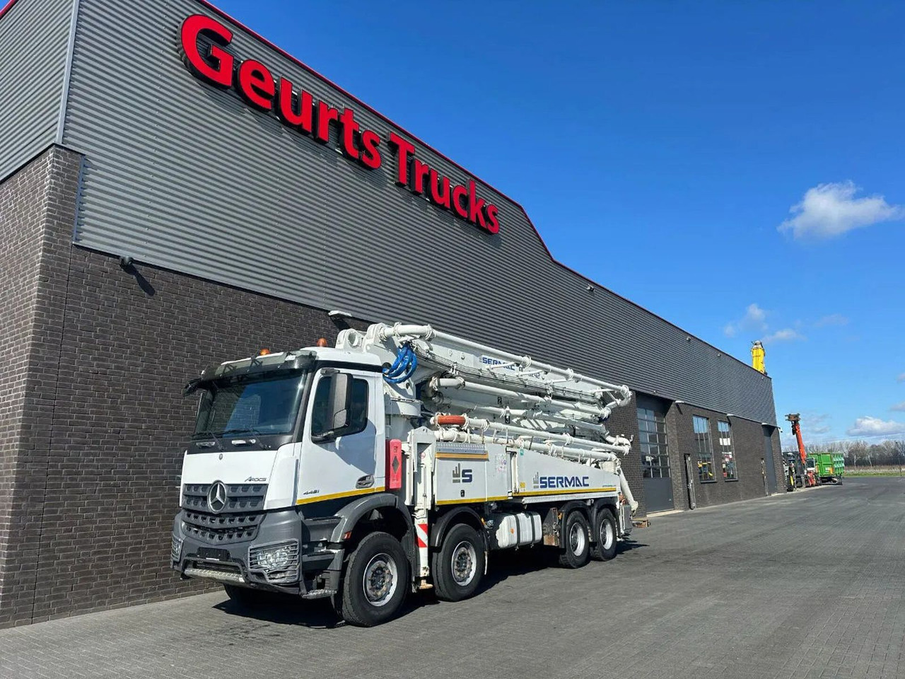 Mercedes-Benz Arocs 4451 8X4 + SERMAC 5Z42 BETONPOMP/BETONPUMP - Mobil beton pompası: fotoğraf 2 Mercedes-Benz Arocs 4451 8X4 + SERMAC 5Z42 BETONPOMP/BETONPUMP - Mobil beton pompası: fotoğraf 2