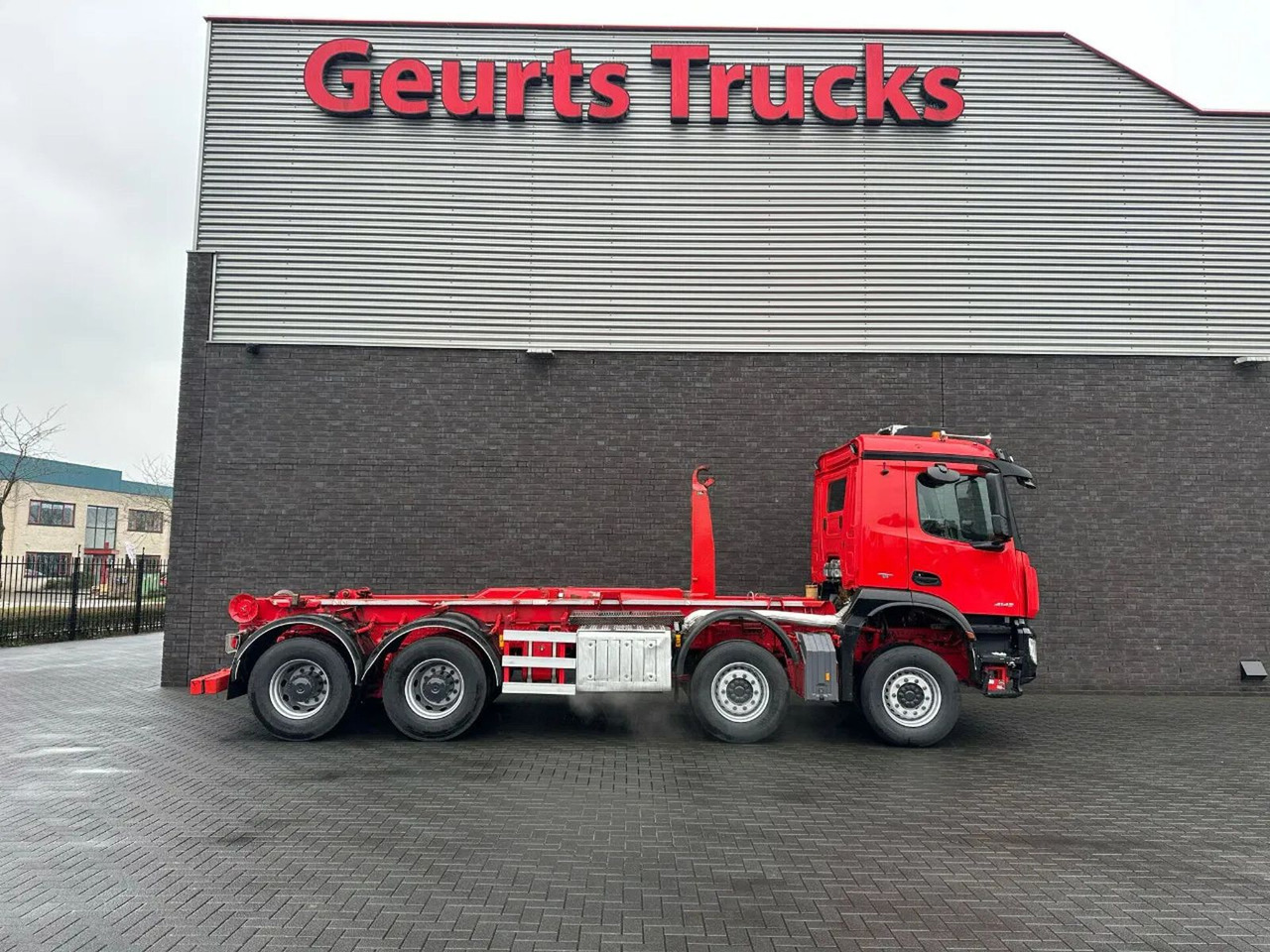 Mercedes-Benz Arocs 8X4 VDL S-30-6600 HAAKARMSYSTEEM/ABROLLKIP - Kancalı yükleyici kamyon: fotoğraf 4 Mercedes-Benz Arocs 8X4 VDL S-30-6600 HAAKARMSYSTEEM/ABROLLKIP - Kancalı yükleyici kamyon: fotoğraf 4