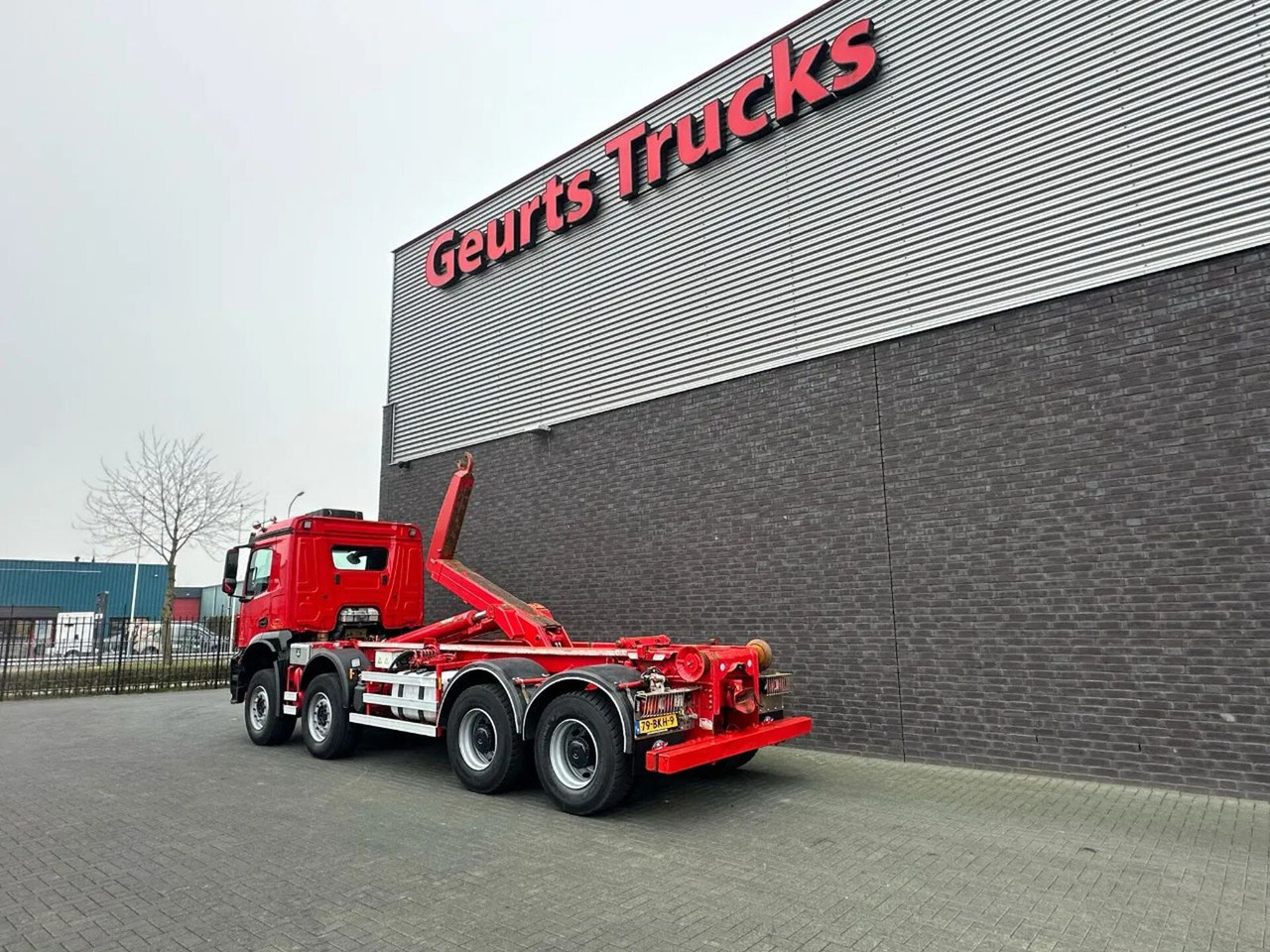 Mercedes-Benz Arocs 8X4 VDL S-30-6600 HAAKARMSYSTEEM/ABROLLKIP - Kancalı yükleyici kamyon: fotoğraf 3 Mercedes-Benz Arocs 8X4 VDL S-30-6600 HAAKARMSYSTEEM/ABROLLKIP - Kancalı yükleyici kamyon: fotoğraf 3
