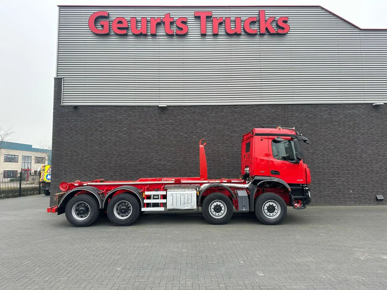Mercedes-Benz Arocs 8X4 VDL S-30-6600 HAAKARMSYSTEEM/ABROLLKIP - Kancalı yükleyici kamyon: fotoğraf 4 Mercedes-Benz Arocs 8X4 VDL S-30-6600 HAAKARMSYSTEEM/ABROLLKIP - Kancalı yükleyici kamyon: fotoğraf 4