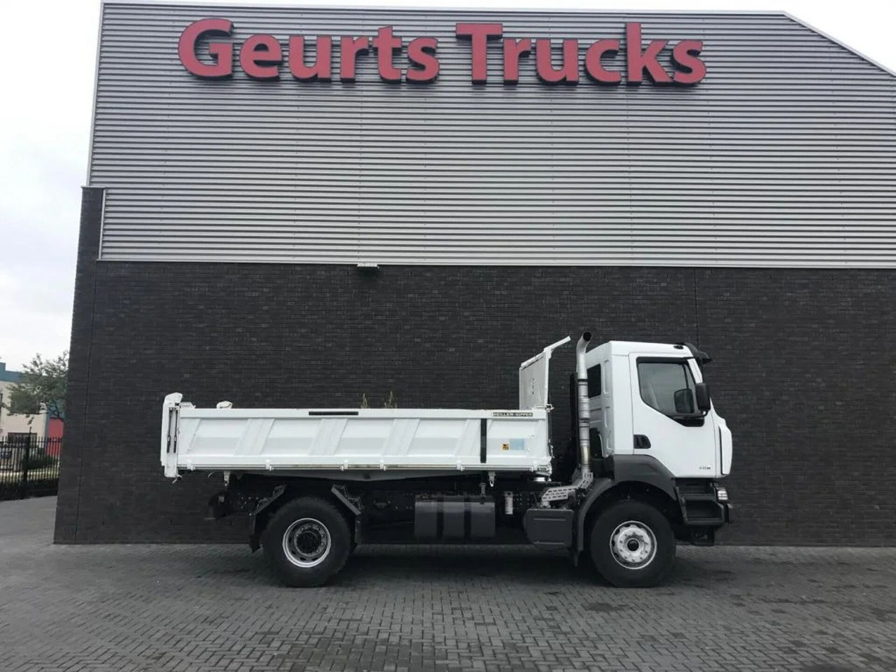 Renault Kerax 330 DXI 4X2 KIPPER/TIPPER ONLY 27.000 KM ! - Damperli kamyon: fotoğraf 3 Renault Kerax 330 DXI 4X2 KIPPER/TIPPER ONLY 27.000 KM ! - Damperli kamyon: fotoğraf 3
