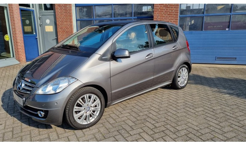 Mercedes-Benz A-Klasse A160 Automaat Elegance.airco.trekhaak. - Hatchback: fotoğraf 1 Mercedes-Benz A-Klasse A160 Automaat Elegance.airco.trekhaak. - Hatchback: fotoğraf 1