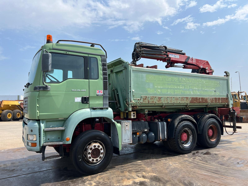 MAN TGA 26.480 6x4 tipper + HMF crane - Damperli kamyon, Vinçli kamyon: fotoğraf 1 MAN TGA 26.480 6x4 tipper + HMF crane - Damperli kamyon, Vinçli kamyon: fotoğraf 1