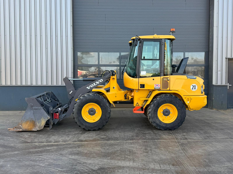 Volvo L30G - Tekerlekli yükleyici: fotoğraf 1 Volvo L30G - Tekerlekli yükleyici: fotoğraf 1