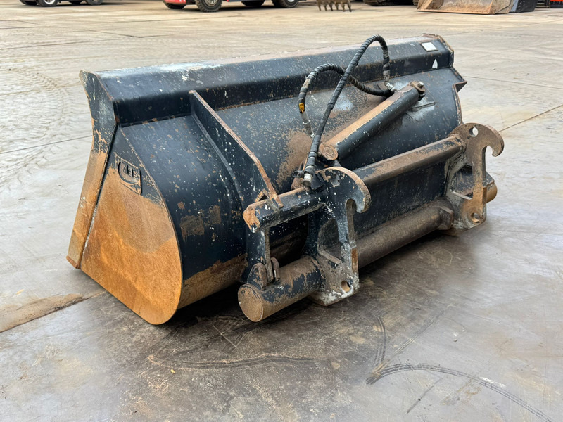 ZFE Side-Tilting bucket - Kova: fotoğraf 5 ZFE Side-Tilting bucket - Kova: fotoğraf 5