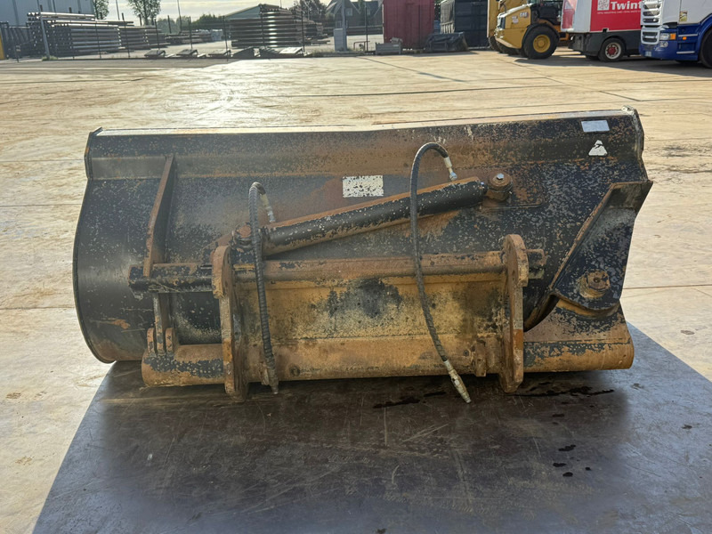 ZFE Side-Tilting bucket for CAT 908 SW - Kova: fotoğraf 4 ZFE Side-Tilting bucket for CAT 908 SW - Kova: fotoğraf 4