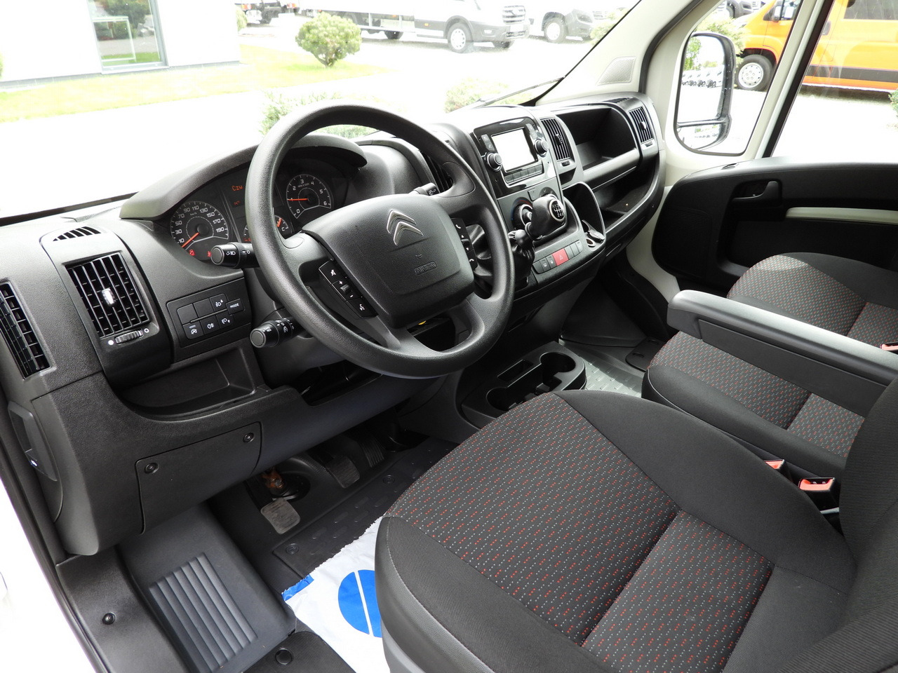 CITROEN JUMPER BOX LIFT 8 PALLETS CRUISE CONTROL NAVIGATION AIR CONDITIONING 165HP - Kapalı kasa kamyonet: fotoğraf 2 CITROEN JUMPER BOX LIFT 8 PALLETS CRUISE CONTROL NAVIGATION AIR CONDITIONING 165HP - Kapalı kasa kamyonet: fotoğraf 2