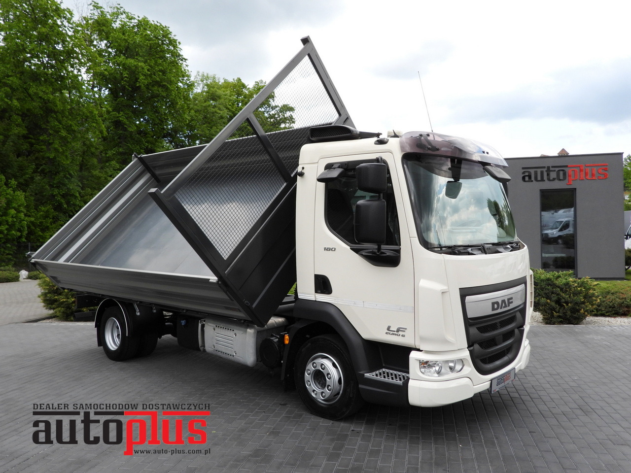 DAF LF 180 THREE-WAY TIPPER CRUISE CONTROL LED LIGHTS AUTOMATIC TRANSMISSION TWIN WHEELS AIR CONDITIONING 180HP - Damperli kamyon: fotoğraf 1 DAF LF 180 THREE-WAY TIPPER CRUISE CONTROL LED LIGHTS AUTOMATIC TRANSMISSION TWIN WHEELS AIR CONDITIONING 180HP - Damperli kamyon: fotoğraf 1