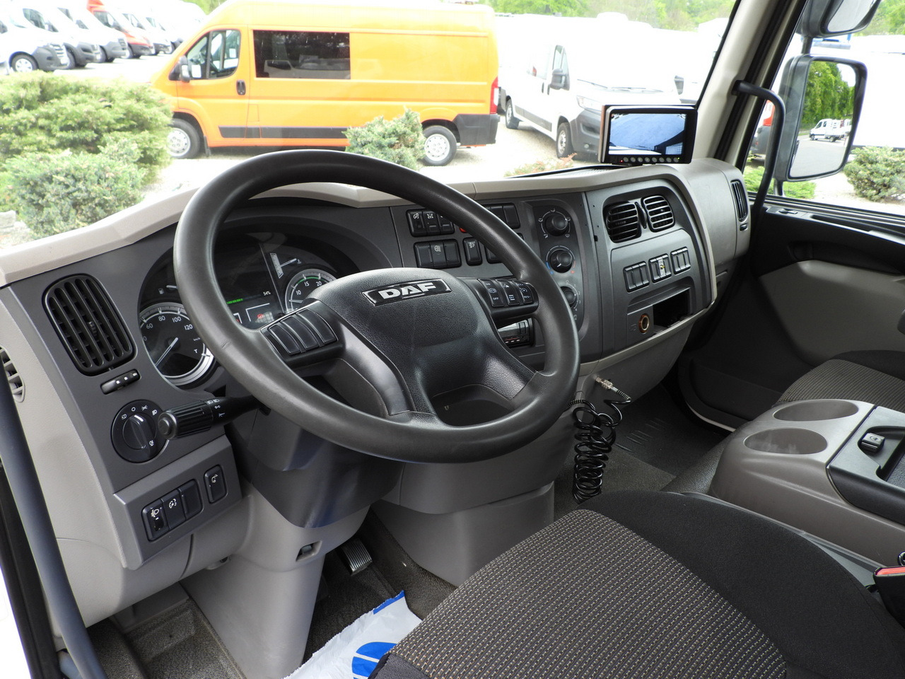DAF LF 180 THREE-WAY TIPPER CRUISE CONTROL LED LIGHTS AUTOMATIC TRANSMISSION TWIN WHEELS AIR CONDITIONING 180HP - Damperli kamyonet: fotoğraf 2 DAF LF 180 THREE-WAY TIPPER CRUISE CONTROL LED LIGHTS AUTOMATIC TRANSMISSION TWIN WHEELS AIR CONDITIONING 180HP - Damperli kamyonet: fotoğraf 2