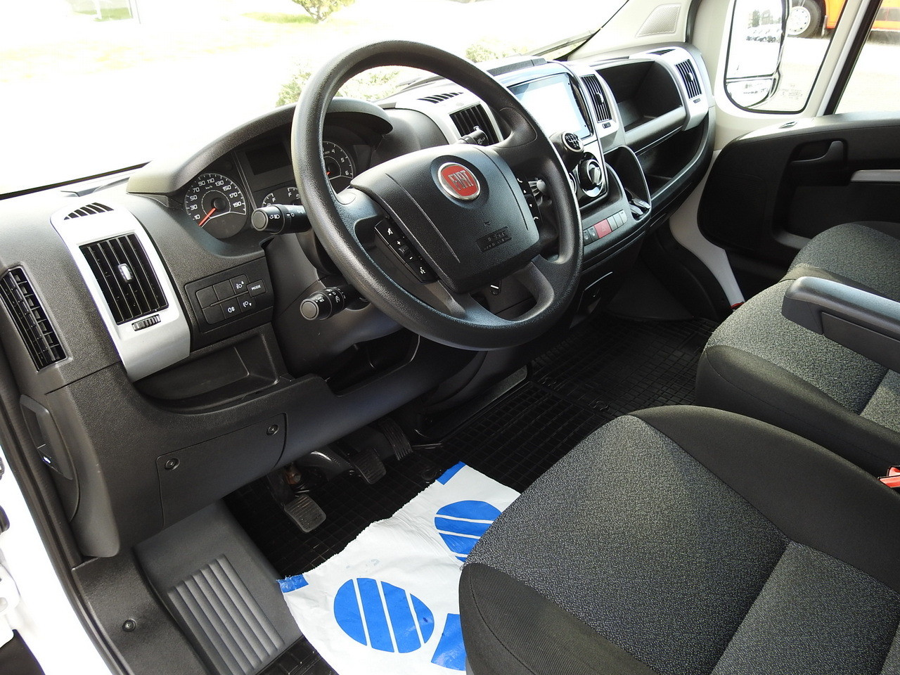 FIAT DUCATO BOX LIFT 8 PALLETS CRUISE CONTROL NAVIGATION LED LIGHTS AIR CONDITIONING 130HP - Kapalı kasa kamyonet: fotoğraf 2 FIAT DUCATO BOX LIFT 8 PALLETS CRUISE CONTROL NAVIGATION LED LIGHTS AIR CONDITIONING 130HP - Kapalı kasa kamyonet: fotoğraf 2