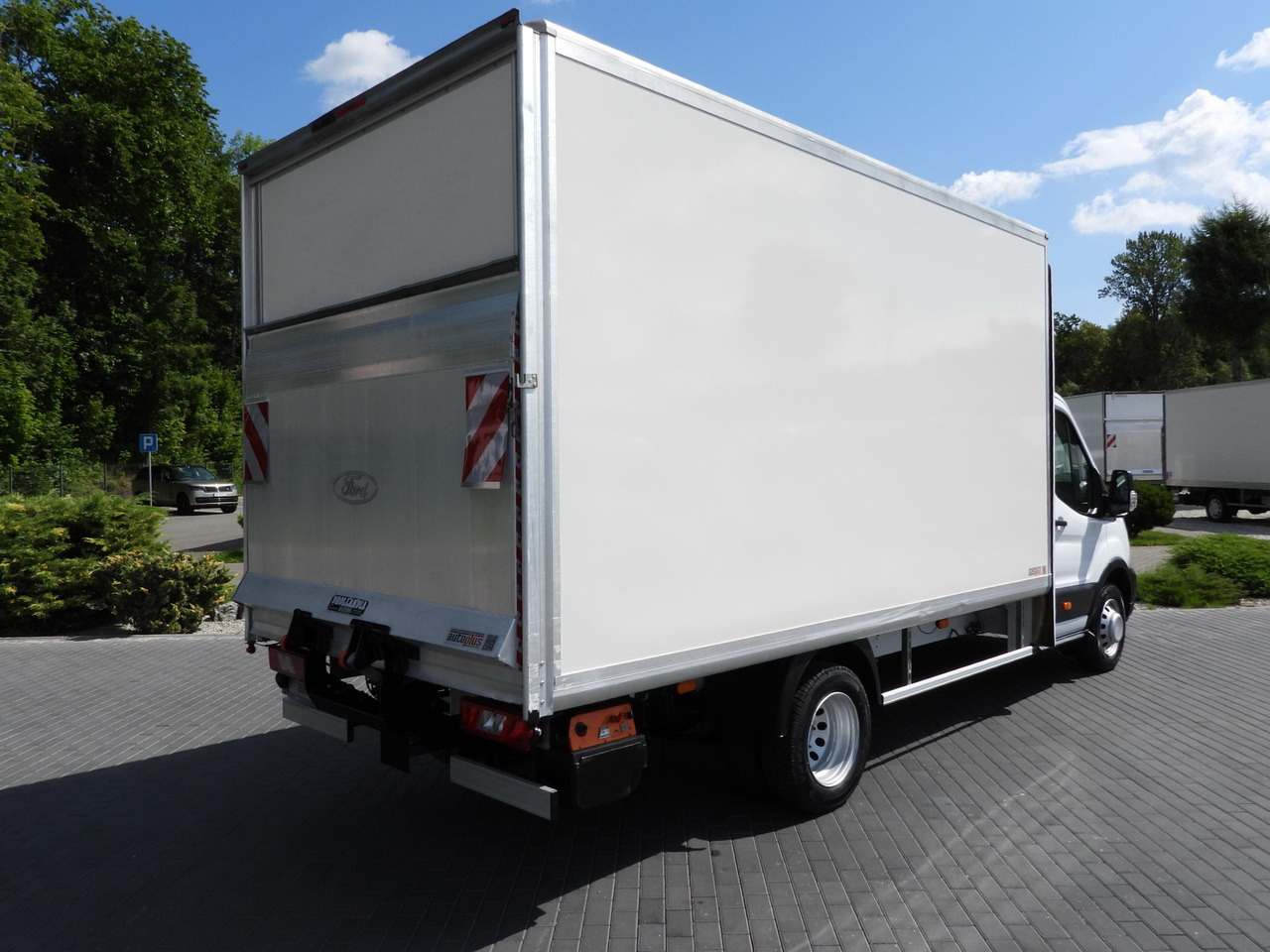 FORD TRANSIT BOX LIFT 8 PALLETS CRUISE CONTROL LED LIGHTS TWIN WHEELS AIR CONDITIONING 130HP - Kapalı kasa kamyonet: fotoğraf 3 FORD TRANSIT BOX LIFT 8 PALLETS CRUISE CONTROL LED LIGHTS TWIN WHEELS AIR CONDITIONING 130HP - Kapalı kasa kamyonet: fotoğraf 3