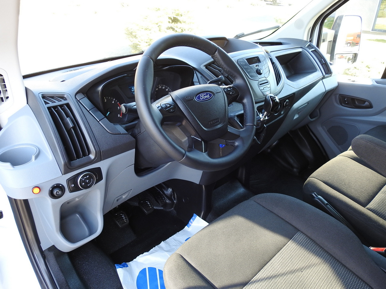 FORD TRANSIT BOX LIFT 8 PALLETS TWIN WHEELS AIR CONDITIONING 130HP - Kapalı kasa kamyonet: fotoğraf 2 FORD TRANSIT BOX LIFT 8 PALLETS TWIN WHEELS AIR CONDITIONING 130HP - Kapalı kasa kamyonet: fotoğraf 2