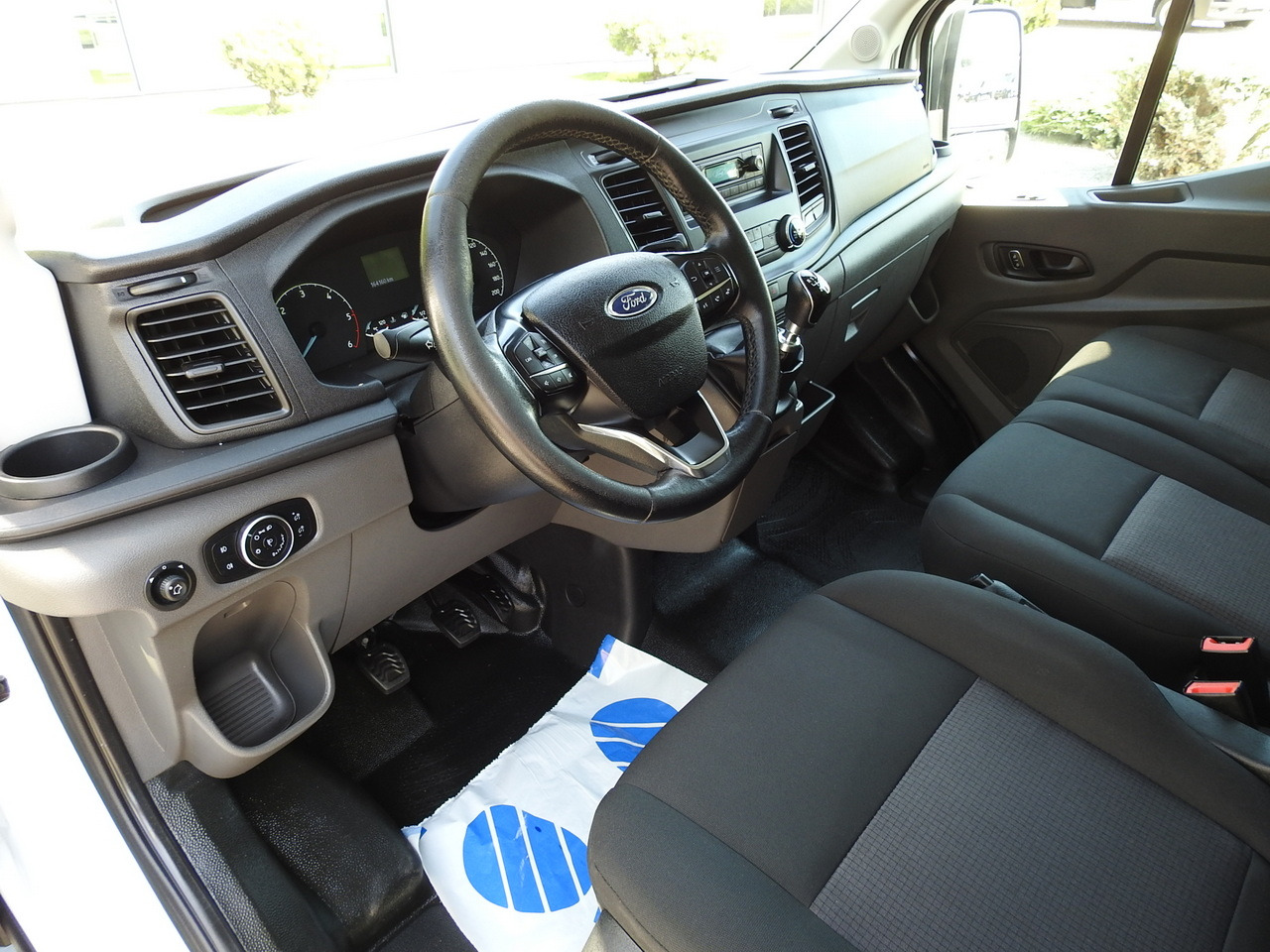 FORD TRANSIT REGRIGERATOR BOX 0*C POWER SUPPLY 230V CRUISE CONTROL AIR CONDITIONING TWIN WHEELS 170HP - Frigorifik kamyonet: fotoğraf 2 FORD TRANSIT REGRIGERATOR BOX 0*C POWER SUPPLY 230V CRUISE CONTROL AIR CONDITIONING TWIN WHEELS 170HP - Frigorifik kamyonet: fotoğraf 2