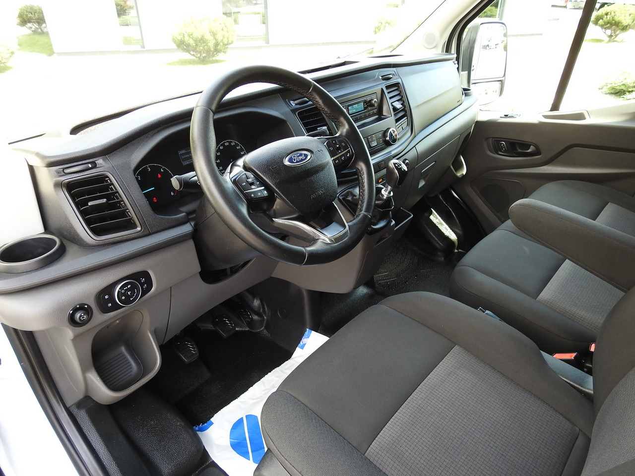 FORD TRANSIT REGRIGERATOR BOX 0*C POWER SUPPLY 230V CRUISE CONTROL AIR CONDITIONING TWIN WHEELS 170HP - Frigorifik kamyonet: fotoğraf 2 FORD TRANSIT REGRIGERATOR BOX 0*C POWER SUPPLY 230V CRUISE CONTROL AIR CONDITIONING TWIN WHEELS 170HP - Frigorifik kamyonet: fotoğraf 2