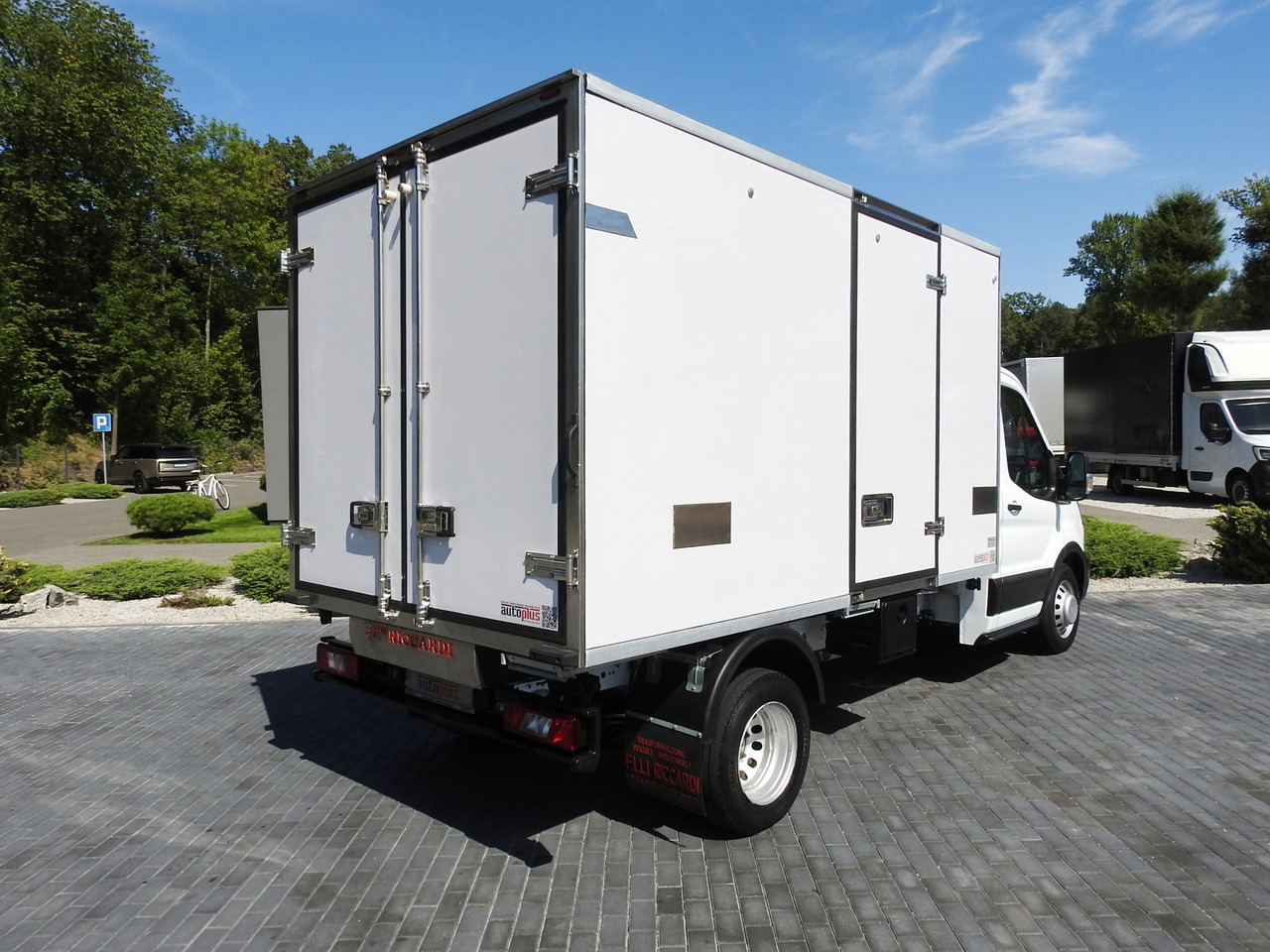 FORD TRANSIT REGRIGERATOR BOX 0*C POWER SUPPLY 230V CRUISE CONTROL AIR CONDITIONING TWIN WHEELS 170HP - Frigorifik kamyonet: fotoğraf 3 FORD TRANSIT REGRIGERATOR BOX 0*C POWER SUPPLY 230V CRUISE CONTROL AIR CONDITIONING TWIN WHEELS 170HP - Frigorifik kamyonet: fotoğraf 3