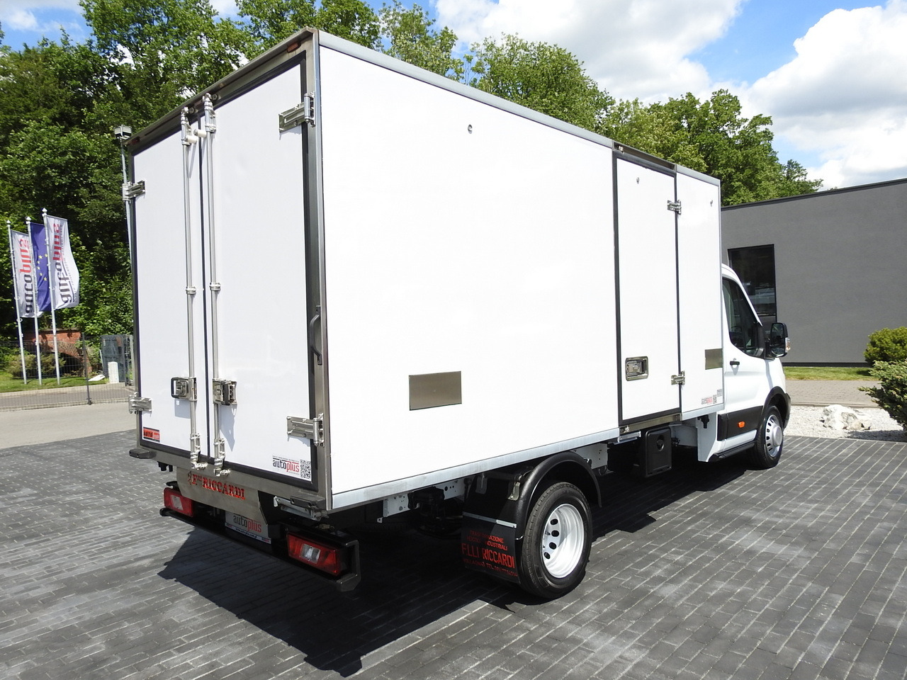 FORD TRANSIT REGRIGERATOR BOX 0*C POWER SUPPLY 230V CRUISE CONTROL AIR CONDITIONING TWIN WHEELS 170HP - Frigorifik kamyonet: fotoğraf 3 FORD TRANSIT REGRIGERATOR BOX 0*C POWER SUPPLY 230V CRUISE CONTROL AIR CONDITIONING TWIN WHEELS 170HP - Frigorifik kamyonet: fotoğraf 3