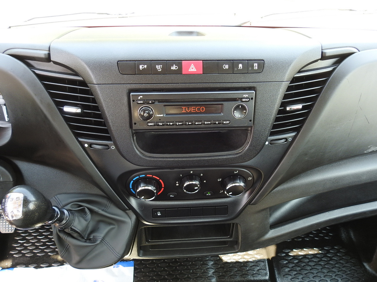 Damperli kamyonet IVECO DAILY 35C13 TIPPER CRUISE CONTROL AIR CONDITIONING TWIN WHEELS  130HP: fotoğraf 35