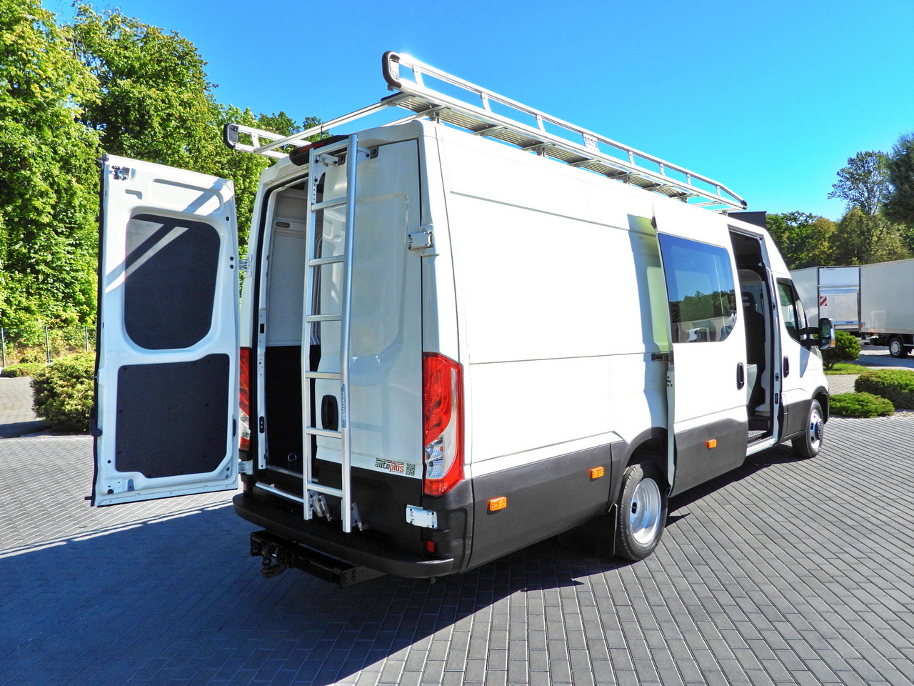IVECO DAILY 35C17 BOX DELIVERY VAN 6 SEATS CRUISE CONTROL TWIN WHEELS AIR CONDITIONING 170HP - Panelvan: fotoğraf 3 IVECO DAILY 35C17 BOX DELIVERY VAN 6 SEATS CRUISE CONTROL TWIN WHEELS AIR CONDITIONING 170HP - Panelvan: fotoğraf 3