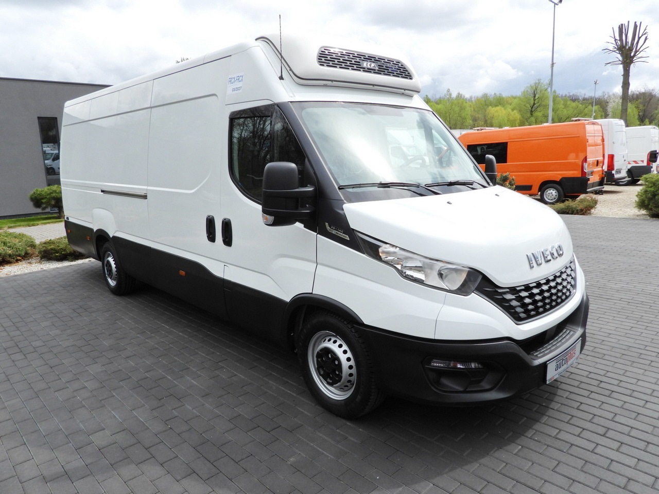 IVECO DAILY 35S14 REFRIGERATOR VAN 0*C POWER SUPPLY 230V CRUISE CONTROL AUTOMATIC TRANSMISSION HI-MATIC AIR CONDITIONING 140HP - Frigorifik kamyonet: fotoğraf 4 IVECO DAILY 35S14 REFRIGERATOR VAN 0*C POWER SUPPLY 230V CRUISE CONTROL AUTOMATIC TRANSMISSION HI-MATIC AIR CONDITIONING 140HP - Frigorifik kamyonet: fotoğraf 4